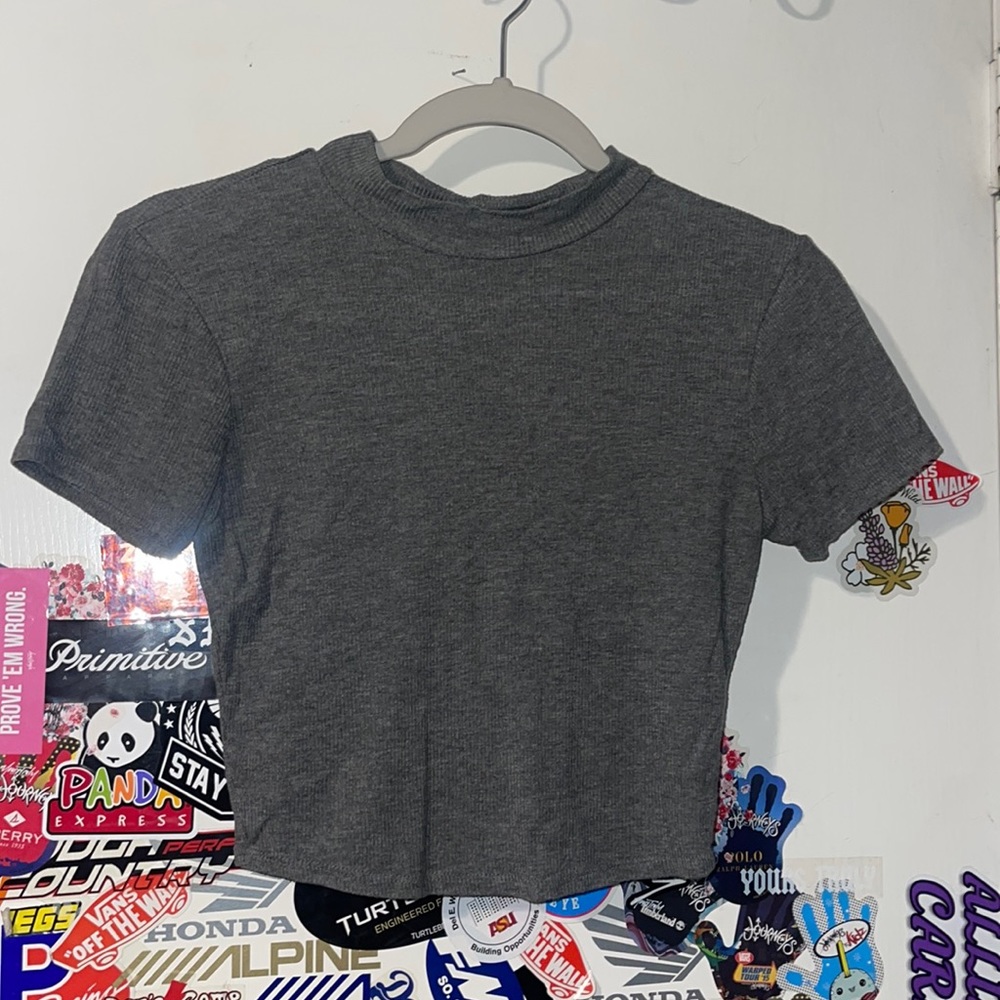 CROP TOP HIGH NECK